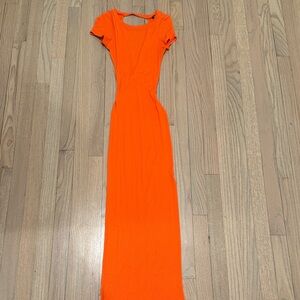 Fashionnova Women’s Orange Maxi Dress - Sleek Short Sleeve Silhouette